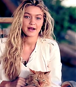 gigihadid-guess-00074.jpg