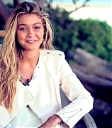 gigihadid-guess-00162.jpg