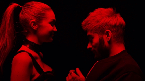 gigihadid-zaynmalik-kiss00253.jpg