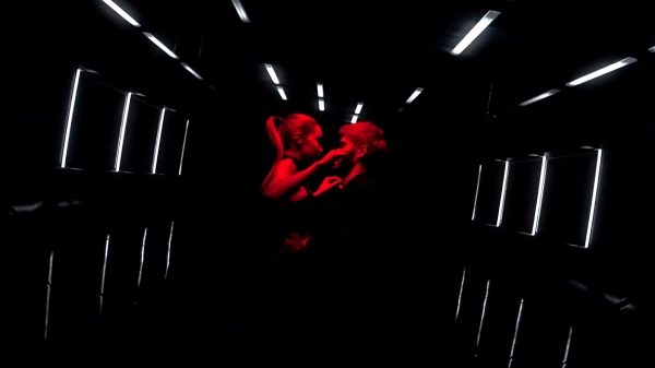 gigihadid-zaynmalik-kiss00302.jpg
