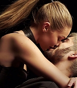 gigihadid-zaynmalik-kiss00305.jpg