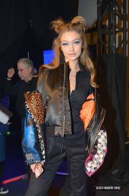 backstage_281329.jpg