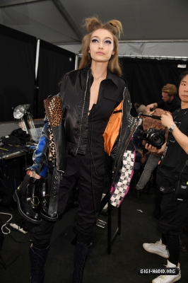 backstage_28529~0.JPG
