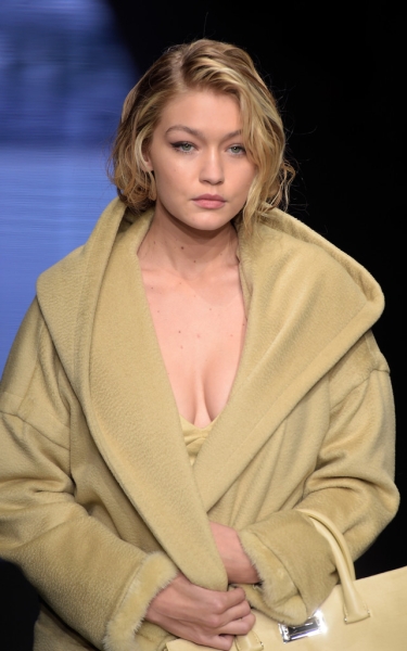 Gigi2BHadid2BMax2BMara2BRunway2BClose2Bups2BMFW2BFW20152BDlrD8Xzy975x.jpg