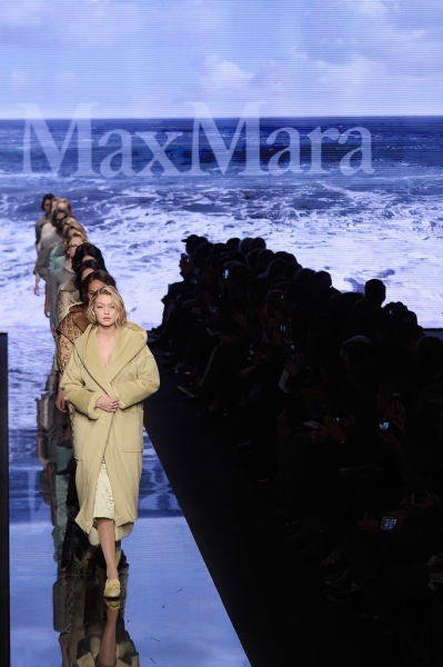 Gigi2BHadid2BMax2BMara2BRunway2BClose2Bups2BMFW2BFW20152BPo9T39QFYEtx.jpg