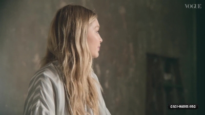 Gigi_Hadid__What_Would_Gigi_do___10_Things_You_Didn_t_Know___British_Vogue_0507.jpg